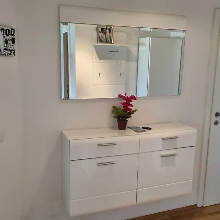 Traumapartment Neben Universitaet Und Lakeside In !